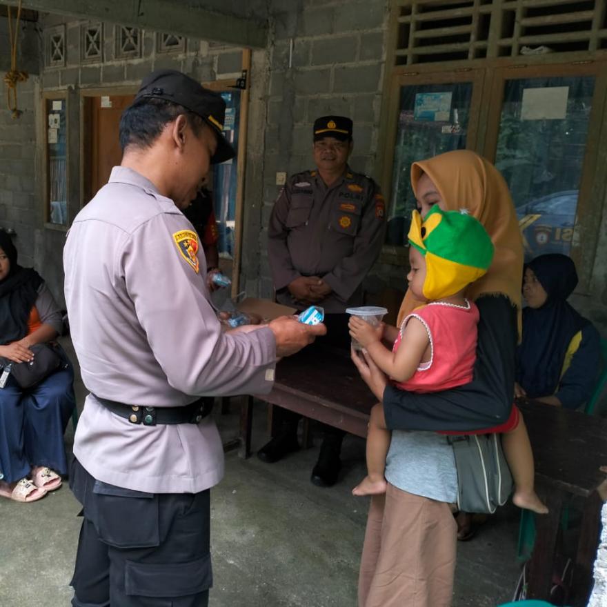 Polsek Kokap Mengadakan Sosialisasi dan Pemberian Bantuan Untuk Balita Stunting